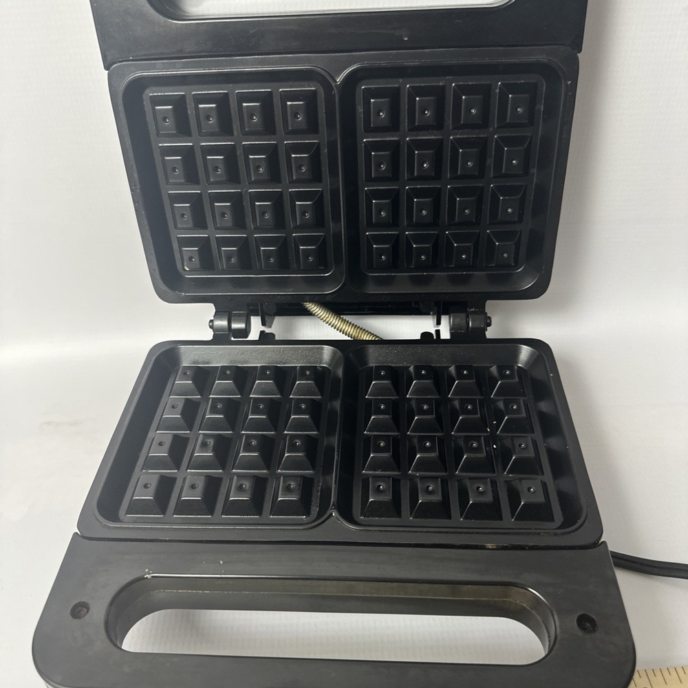 Vintage Salton Electric Belgian Waffle Maker Model WM-4 Black Nonstick Works - Picture 5 of 8